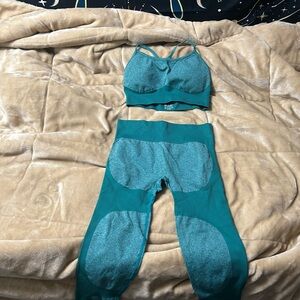 Amazon Teal Sports Bra and Leggings Set